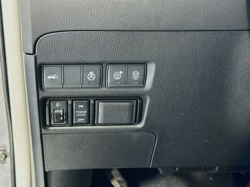 Used 2019 Nissan Armada Platinum w/ Captain's Chairs Package AWD/4WD image 10