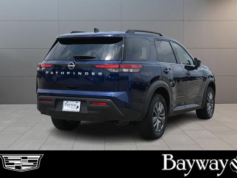 Used 2025 Nissan Pathfinder SV FWD image 5