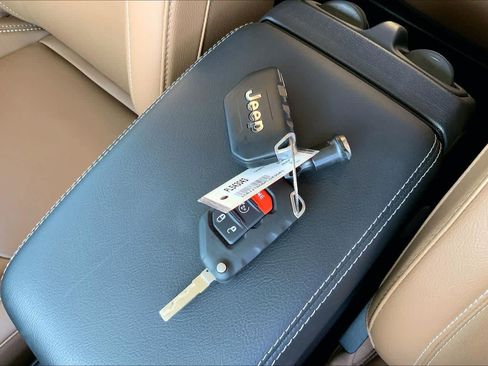 Used 2023 Jeep Gladiator Rubicon w/ LED Lighting Group image 14