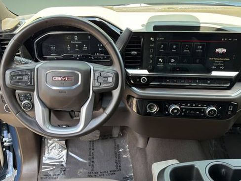 Used 2024 GMC Sierra 1500 SLT AWD/4WD image 10