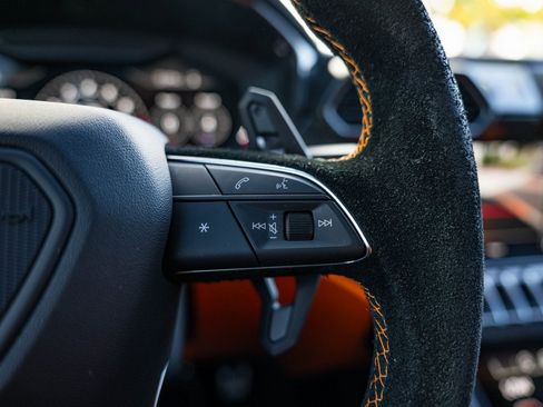 Used 2022 Lamborghini Urus image 12