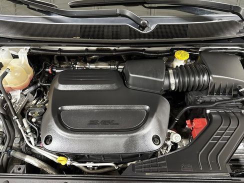 Used 2023 Chrysler Pacifica Touring-L FWD image 25