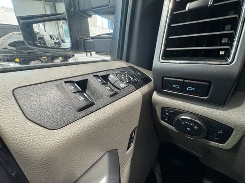 Used 2022 Ford F350 XLT w/ XLT Premium Package AWD/4WD image 15