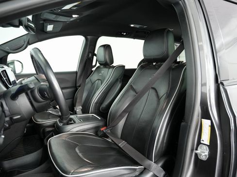Used 2019 Chrysler Pacifica Limited w/ Advanced Safetytec Group image 47