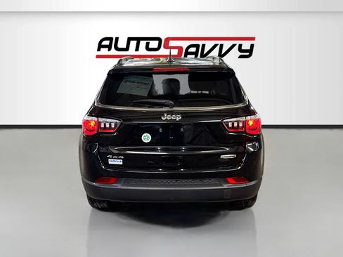 Used 2025 Jeep Compass Latitude AWD/4WD image 6