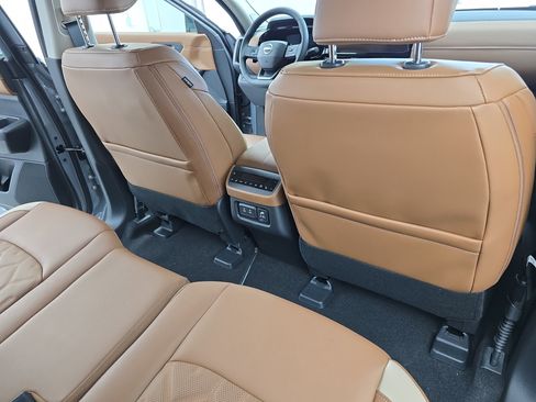 New 2026 Nissan Pathfinder Platinum image 11