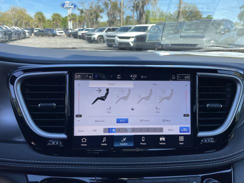 New 2026 Chrysler Pacifica Select image 42