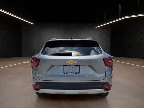 Used 2024 Chevrolet Trax LT FWD image 6