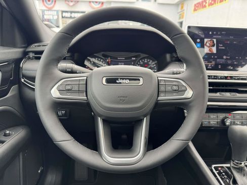 Used 2025 Jeep Compass Limited w/ Sun & Sound Group AWD/4WD image 12