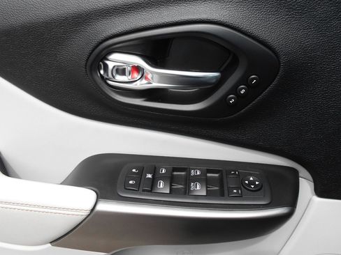Certified 2020 Jeep Cherokee Limited AWD/4WD image 13