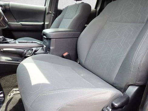 Used 2019 Toyota Tacoma TRD Off-Road AWD/4WD image 10
