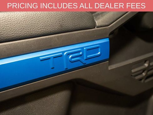 Certified 2025 Toyota Tacoma TRD Off-Road AWD/4WD image 11