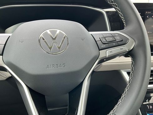 New 2025 Volkswagen Taos SE image 21