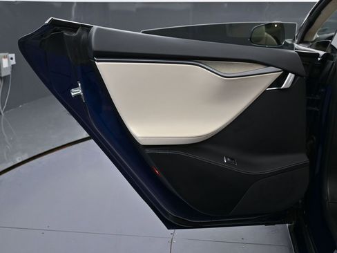 Used 2018 Tesla Model S 75D image 42