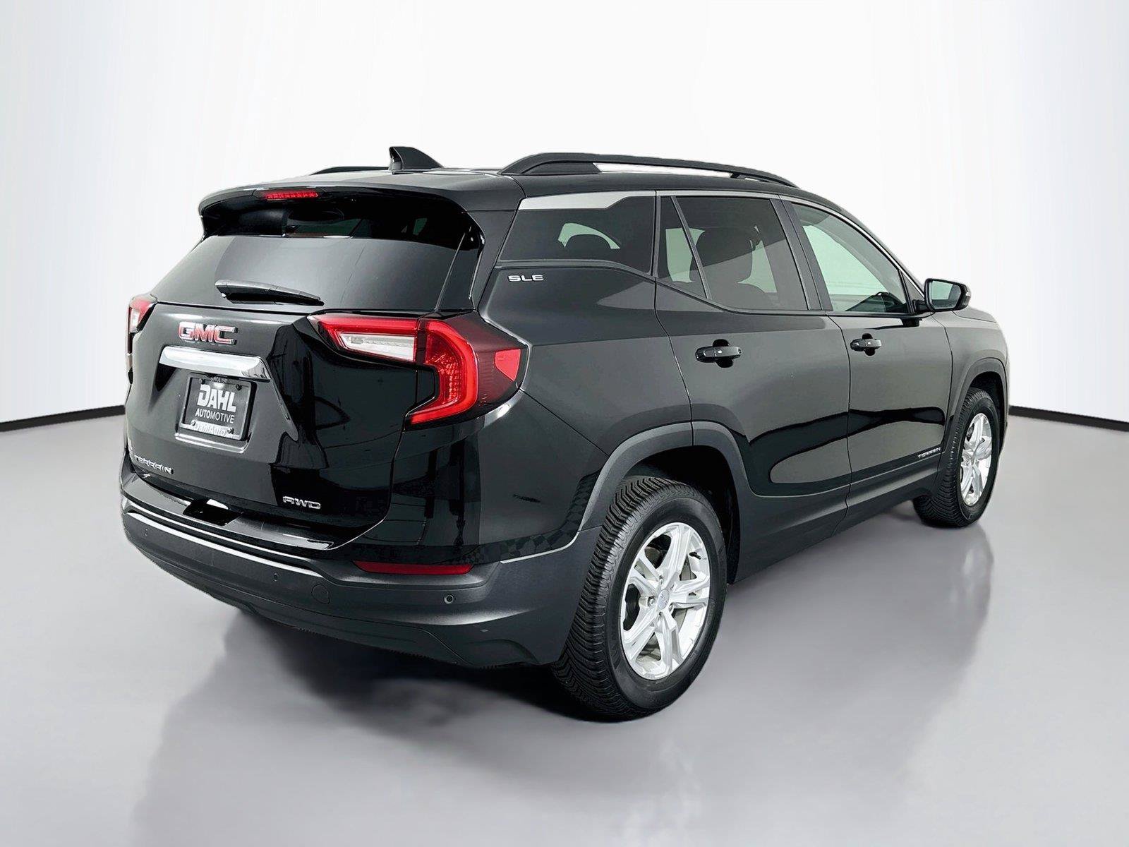 Used 2023 GMC Terrain SLE w/ Driver Convenience Package AWD/4WD image 13