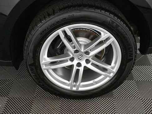 Certified 2026 Porsche Macan image 38