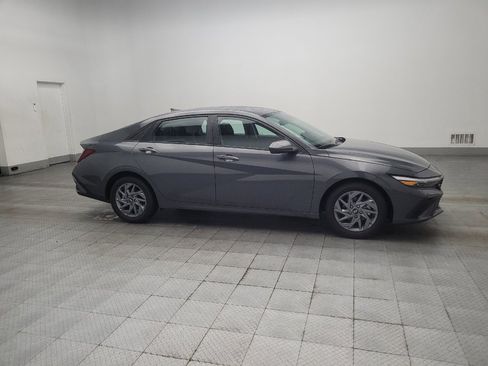 Used 2024 Hyundai Elantra SEL FWD image 11