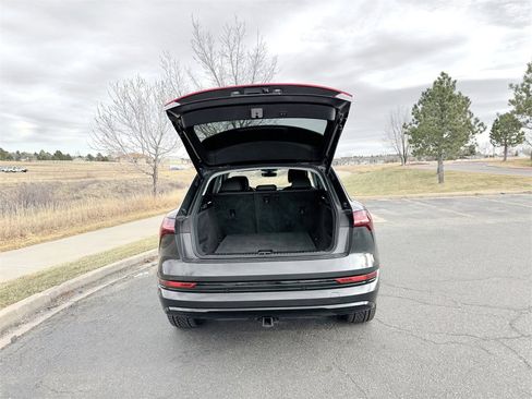 Used 2021 Audi e-tron Premium w/ Convenience Plus Package image 8