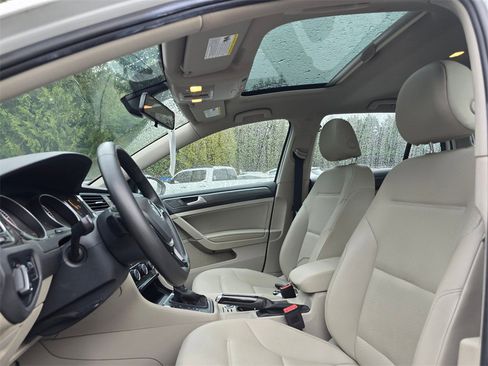 Used 2021 Volkswagen Golf 1.4T TSI image 3