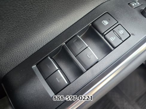 Used 2025 Toyota Highlander Platinum image 34