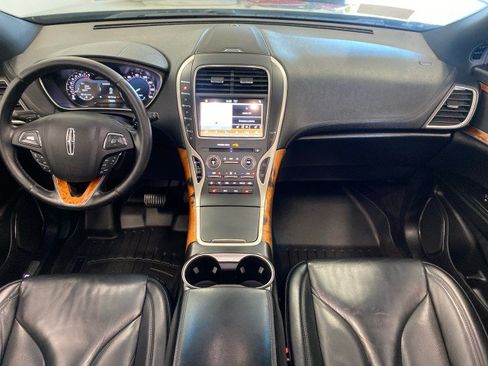 Used 2017 Lincoln MKX Select w/ Select Plus Package AWD/4WD image 11