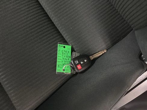 Used 2017 Toyota RAV4 LE w/ Carpet Mat Package AWD/4WD image 28