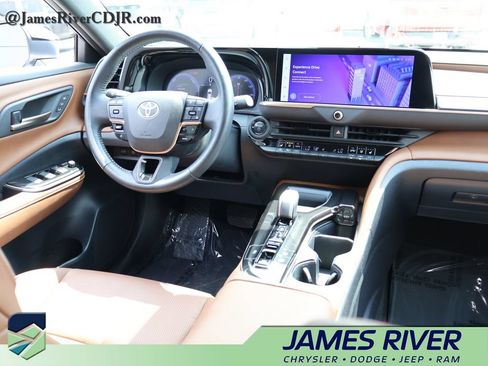Used 2025 Toyota Crown Signia AWD/4WD image 12