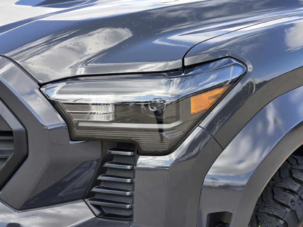 Used 2025 Toyota Tacoma TRD Sport AWD/4WD image 6
