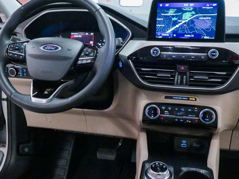 Used 2022 Ford Escape SE w/ SE Sport Appearance Package image 21