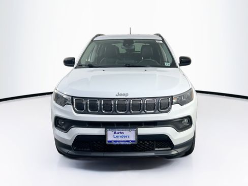 Used 2022 Jeep Compass Latitude w/ Convenience Group AWD/4WD image 2