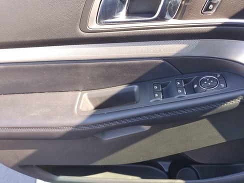 Used 2017 Ford Explorer XLT w/ Equipment Group 202A AWD/4WD image 21