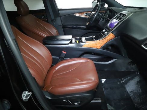 Used 2019 Lincoln Nautilus Reserve image 34