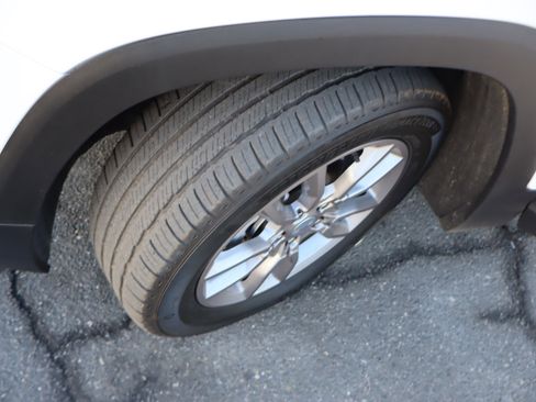 Certified 2024 GMC Terrain SLT image 40