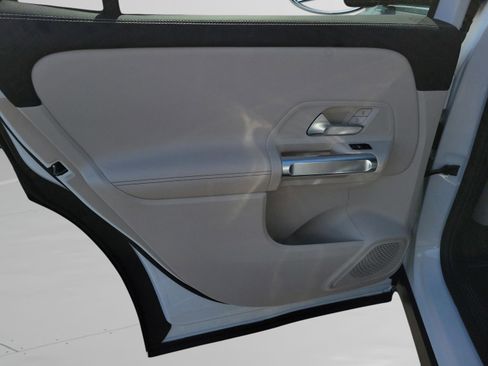 Certified 2025 Mercedes-Benz GLB 250 image 28