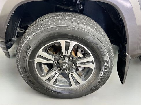 Used 2019 Toyota Tacoma TRD Sport image 13