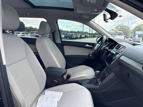 Used 2018 Volkswagen Tiguan SE w/ Panoramic Sunroof Package FWD image 26