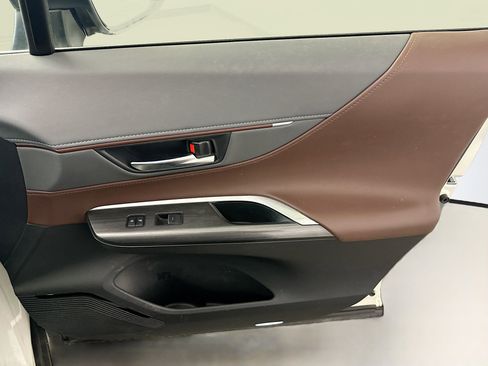 Used 2021 Toyota Venza XLE w/ Softex Package image 34