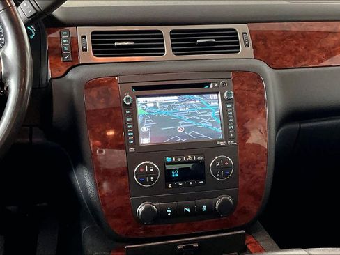 Used 2013 Chevrolet Avalanche LTZ image 7