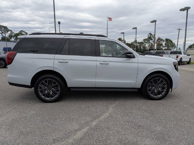 Used 2026 Ford Expedition Platinum w/ Stealth Appearance Package AWD/4WD image 3
