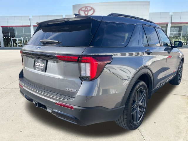 Used 2025 Ford Explorer ST-Line w/ ST-Line Street Pack AWD/4WD image 5