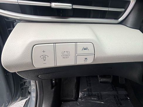 Used 2023 Hyundai Elantra Limited FWD image 14