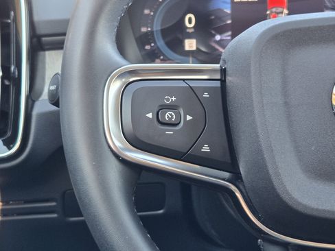 Used 2024 Volvo XC40 B5 Core image 39