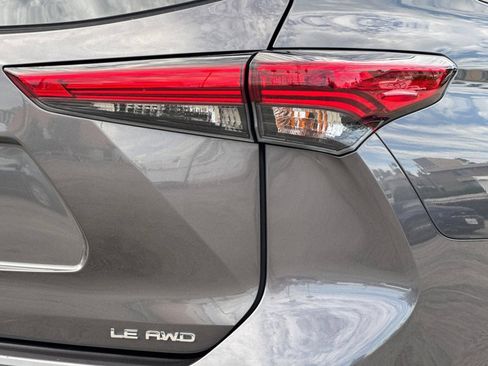 Used 2023 Toyota Highlander LE AWD/4WD image 30