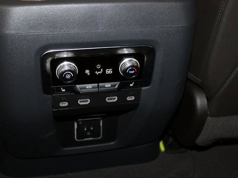 Used 2024 GMC Yukon XL Denali w/ Denali Reserve Package image 12