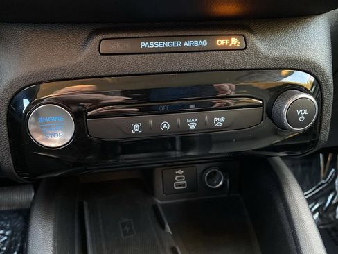 Certified 2025 Ford Escape Platinum image 22