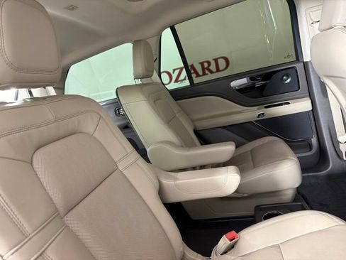 Used 2023 Lincoln Aviator Reserve w/ Equipment Group 201A RWD image 18