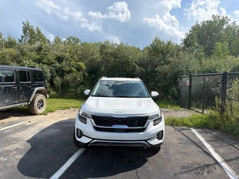 Certified 2023 Kia Seltos SX w/ SX Sunroof Package AWD/4WD image 2