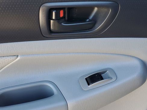 Used 2011 Toyota Tacoma PreRunner image 42