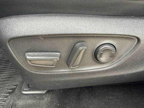 Used 2023 Toyota Highlander XLE AWD/4WD image 27