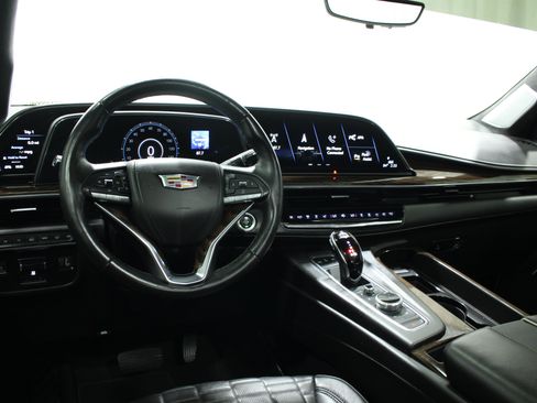 Used 2022 Cadillac Escalade ESV Sport Platinum AWD/4WD image 2